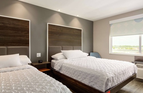 Greenwich Hotel | Tru by Hilton Wichita Northeast