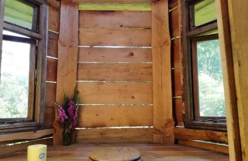 Ardnatrush Apartamento | Truck & Pod creative nature retreat.