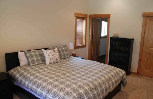 Ponderosa Palisades Casa | Truckee Retreat Cerca de la ciudad, senderos, pendientes - ¡Excelente para los entusiastas de los deportes!