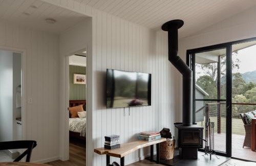 Rathdowney Casa | Tuckeroo Cottages - Cockatoo Cottage