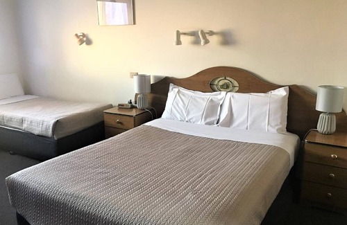 Shepparton Hotel | Tudor House Motel