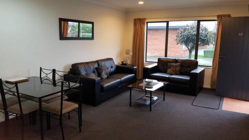 Hawera Hotel | Tudor Lodge Motel