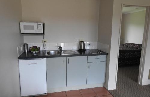 Hawera Hotel | Tudor Lodge Motel