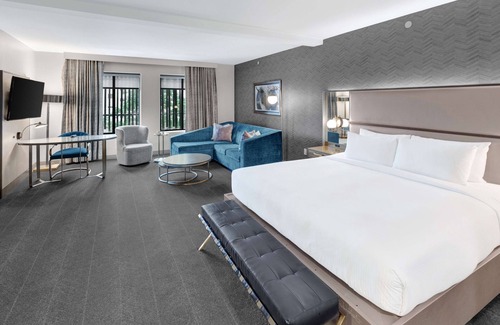 Downtown Tulsa Hotel | Tulsa Club Hotel, Curio Collection by Hilton