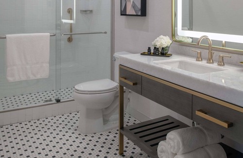 Downtown Tulsa Hotel | Tulsa Club Hotel, Curio Collection by Hilton