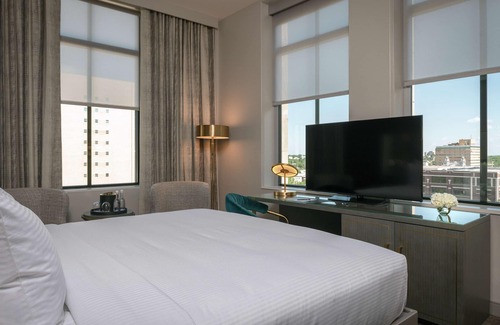 Downtown Tulsa Hotel | Tulsa Club Hotel, Curio Collection by Hilton