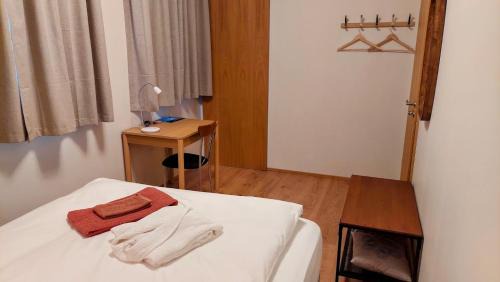 Laugarbakki Apartamento | Túnfífill Guesthouse - Deluxe villa - free hot tub and sauna, cozy and quiet