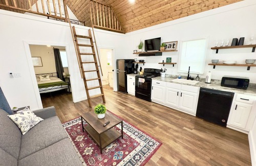 Albertville Cabina | Turkey Luxury Tiny Cabin on Lake with Bouncy House