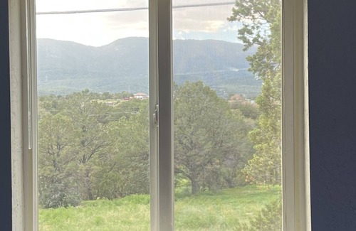 Sandia Knolls Cabaña | Turquoise Trail mountain gem