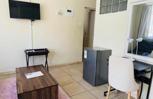 Umtata Apartamento | Twenty 4 Hr Self-Catering Accomodation