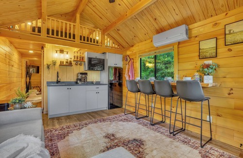 Herndon Cabina | Twilight Escape Tiny home in Herndon Pa