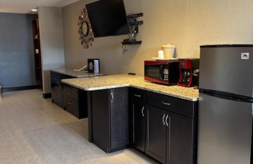 Stigler Hotel | Twin Lakes Inn & RV Park