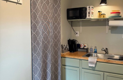 Fayetteville Casa | Twin Oaks Den: Nurses, Mil & WFH