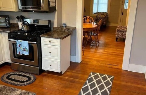 Cambridge Casa | Twin Porch Retreat