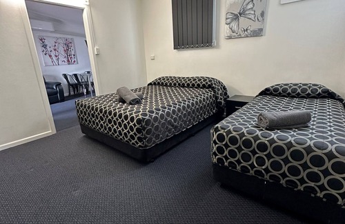 Inverell Hotel | Twin Swans Motel