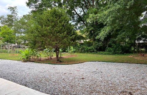 Athens Casa | Two Bedroom home near UGA - with newly renovated floors!!