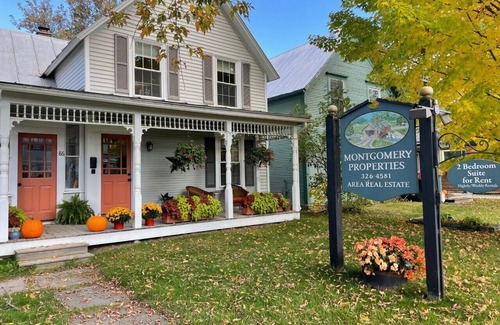 Montgomery Center Apartamento | Two Bedroom Suite with living room