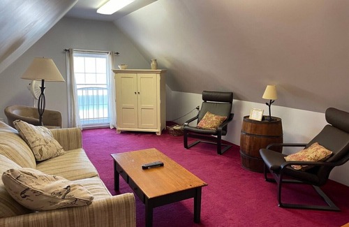 Montgomery Center Apartamento | Two Bedroom Suite with living room