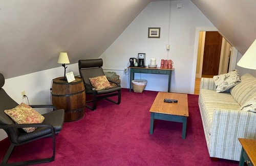 Montgomery Center Apartamento | Two Bedroom Suite with living room