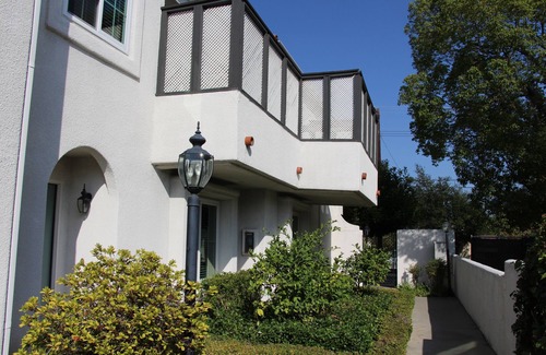 Lamanda Park Casa | Two Bedroom Two Bathroom Townhome in Pasadena
