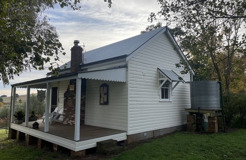 Forest Reefs Otro | Two Creeks School House