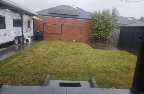 Clayton South Casa | Two separate rooms in Clayton South