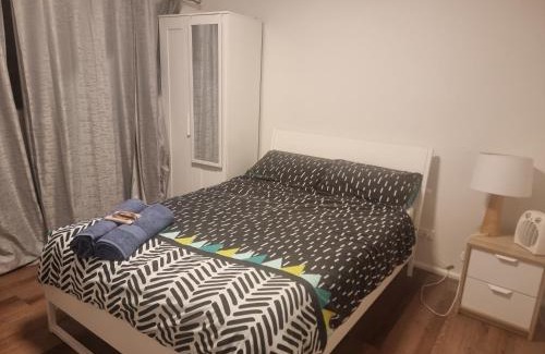 Clayton South Casa | Two separate rooms in Clayton South