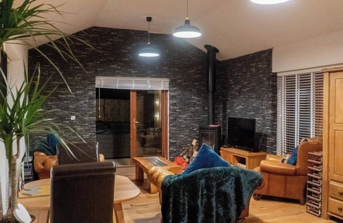 Ammanford Cabaña | Ty Afon Arch - UK38515