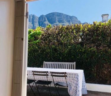 Newlands Casa | Ty-Bach Cotttage leafy Newlands Village