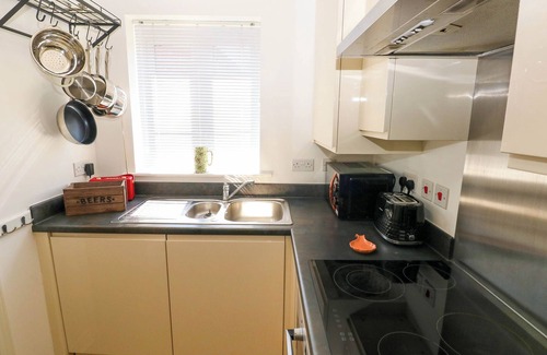 Llanelli Cabaña | TY BACH TWT LLANELLI, pet friendly, with a garden in Llanelli