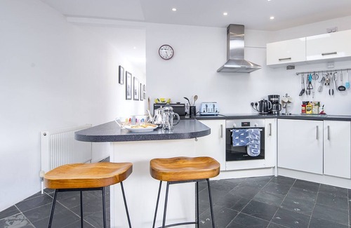 Trefin Cabaña | Ty Draw, Holiday Cottage Trefin, Sleeps 3, 2 bedrooms, bathrooms