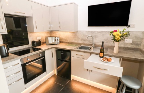 Llanystumdwy Cabaña | TYDDYN SIANEL - CELYN, romantic, country holiday cottage in Criccieth