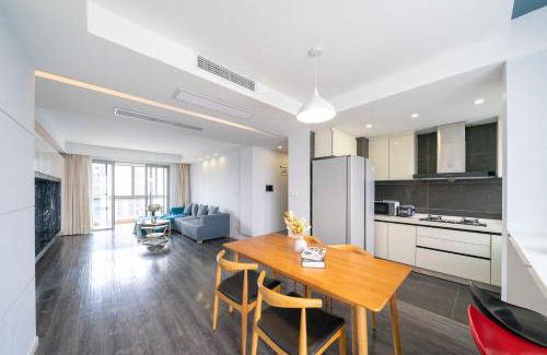 Changning Apartamento | Tyms Luxury 3BR 2BA APT Garden2