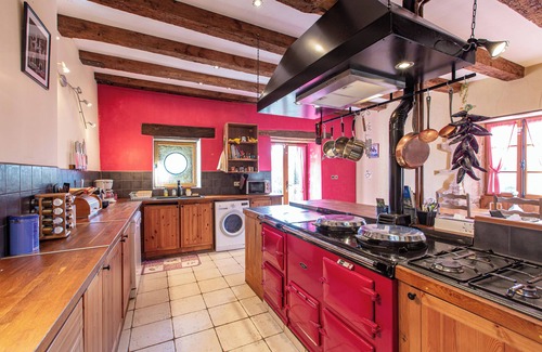 Correze Cabaña | La típica libélula de paja de piedra en los paisajes de Correze