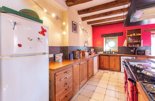 Correze Cabaña | La típica libélula de paja de piedra en los paisajes de Correze