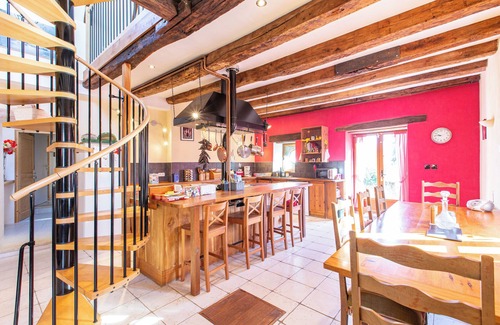 Correze Cabaña | La típica libélula de paja de piedra en los paisajes de Correze