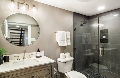 Lenoir City Cabina | Tyrrells Pass - Lake Access w/ Hot Tub & Arcade!