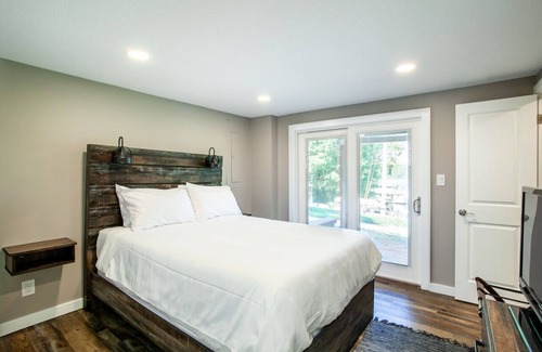 Lenoir City Cabina | Tyrrells Pass - Lake Access w/ Hot Tub & Arcade!