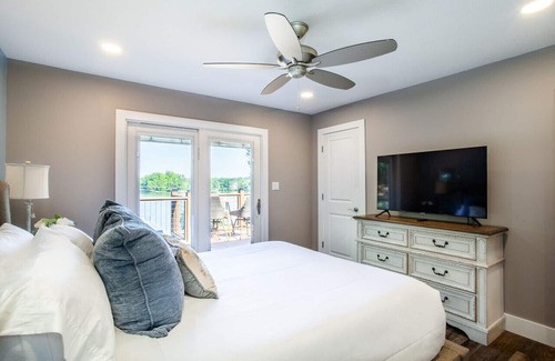 Lenoir City Cabina | Tyrrells Pass - Lake Access w/ Hot Tub & Arcade!