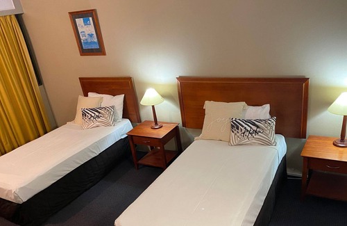 Rockhampton Hotel | U-wey Dragons Hotel