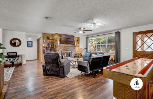 Eustis Casa | Uhost AI - Get Cozy & Relax! 4BR, 2BA, Hot Tub