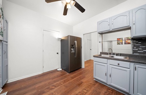 Pilsen Apartamento | UIC / Pilsen - Trendy 1 Bed 1 Bath Flat WITH FREE PARKING