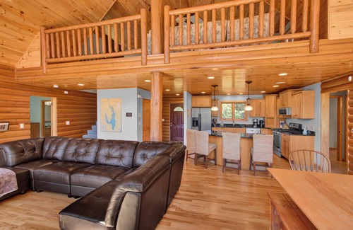 Mauston Cabina | Ultimate All-Season Cabin w/ Private Swimming & Fishing Pond at Castle Rock Lake