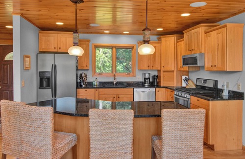 Mauston Cabina | Ultimate All-Season Cabin w/ Private Swimming & Fishing Pond at Castle Rock Lake