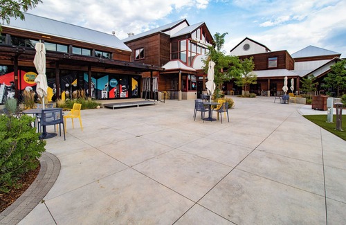 University Acres Condominio | Ultimate Chill Zone | Bbq, Bikes, Pet Friendly!!