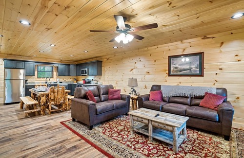 Sevierville Cabina | Ultimate Privacy! Hot Tub and Fun Game Room