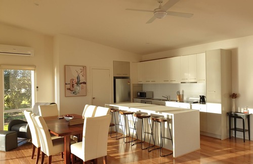 Seymour Villa | Unforgettable trip starts here at Edgewater Escape.