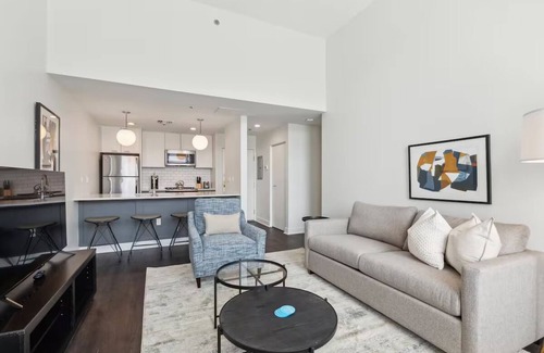 Downtown Pittsburgh Hotel | Union Station Comfort | Kitchen & Gym Access | Close to Business District