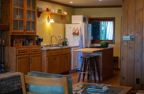 Cedar Glen Cabaña | Unique 1926 Mountain Cottage Perched Above Lake Arrowhead