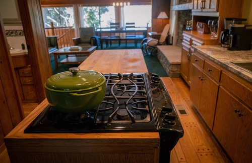 Cedar Glen Cabaña | Unique 1926 Mountain Cottage Perched Above Lake Arrowhead